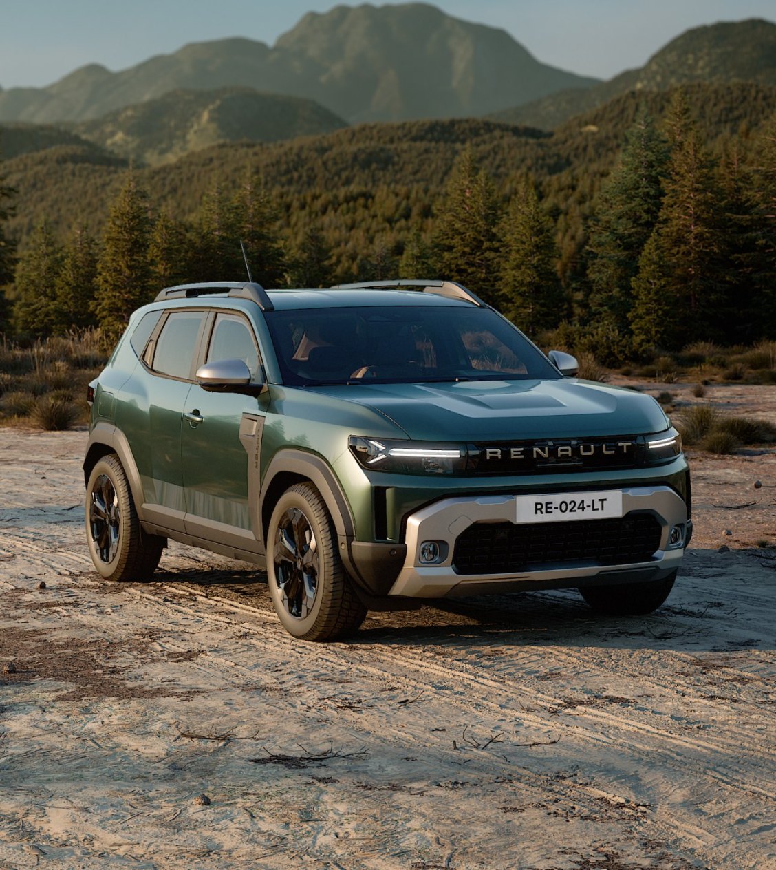 Renault Duster E-Tech frente a las montañas